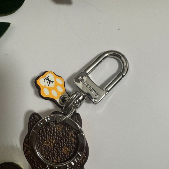 Louis Vuitton Key chain💕💕 - Picture 2 of 6